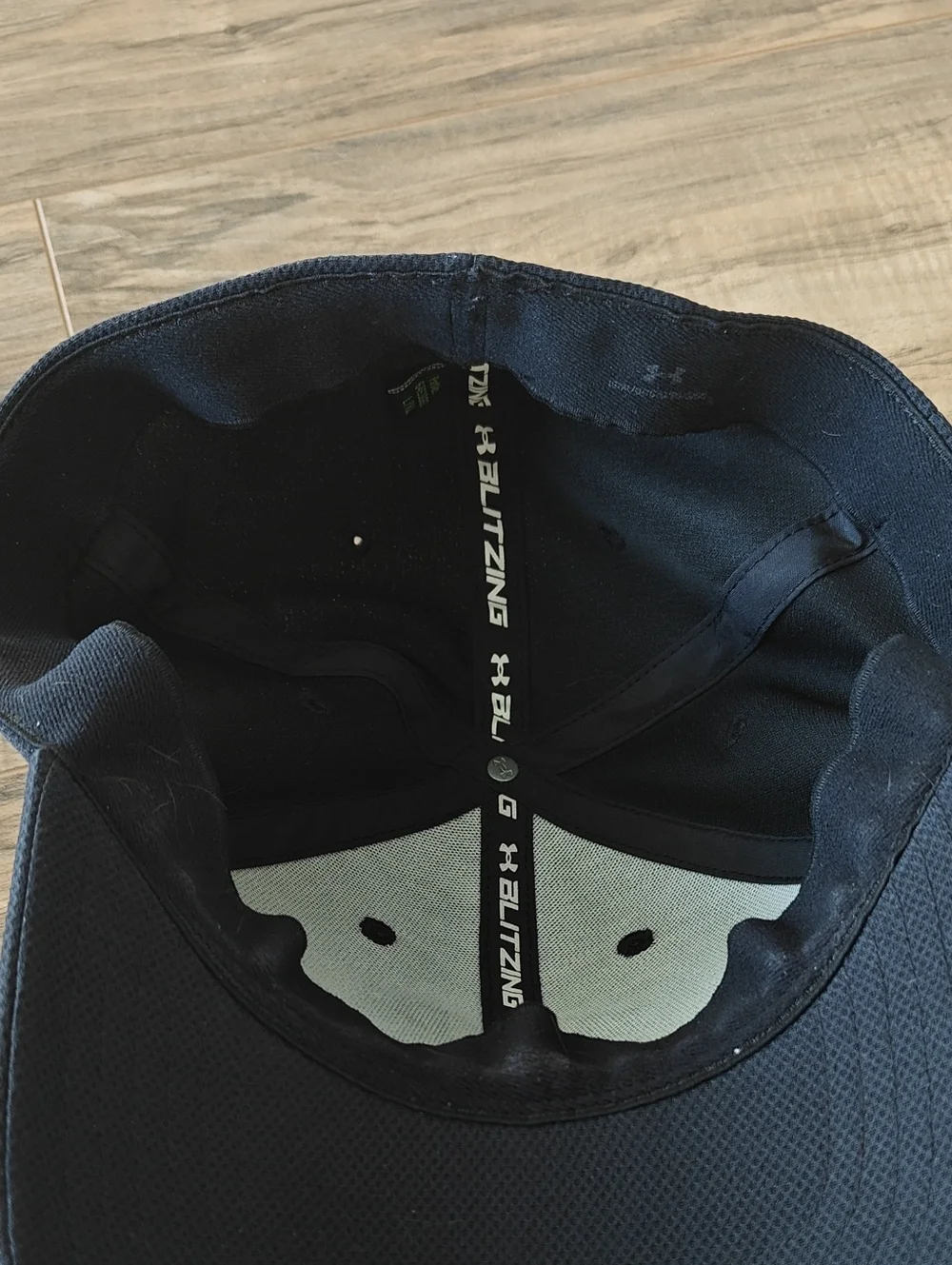 VGUC Under Armour Fitted Hat